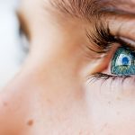 Cuatro patologías oculares frecuentes ante el sol extremo: cómo prevenirlas